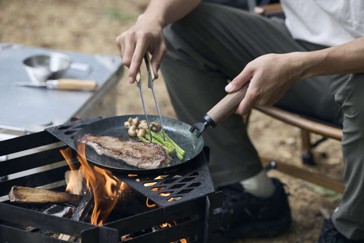 受注生産】鍛造 鉄のフライパン 21cm蓋付き ソロキャンプ